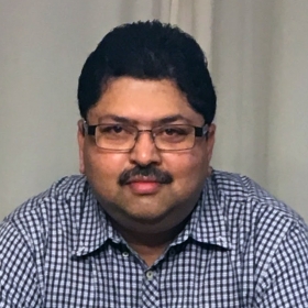 阿尼迪亚·巴塔查里亚头球射门